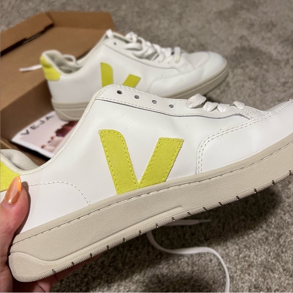 Veja V-12✨RARE✨Women's White & Neon Yellow Sneakers